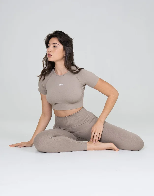 Premium Seamless V6 Cropped Tee - Akira (Beige)